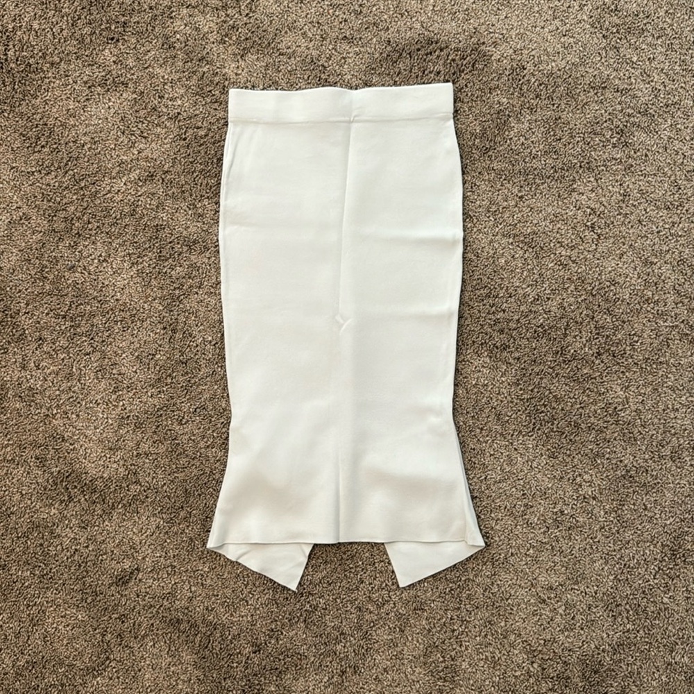 White pencil skirt